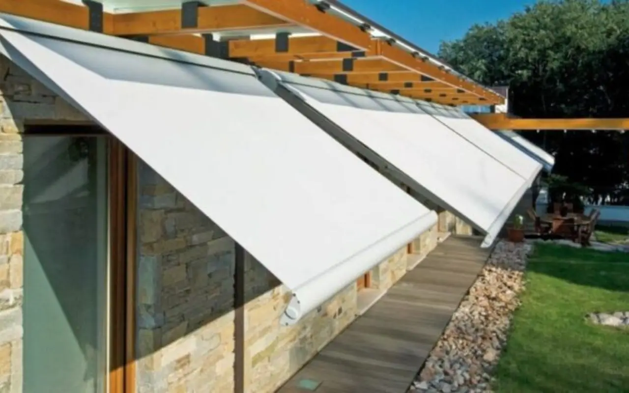 Proteggere l’ambiente domestico dal sole: soluzioni pratiche secondo l’architetto Proteggere l’ambiente domestico dal sole: soluzioni pratiche secondo l’architetto
