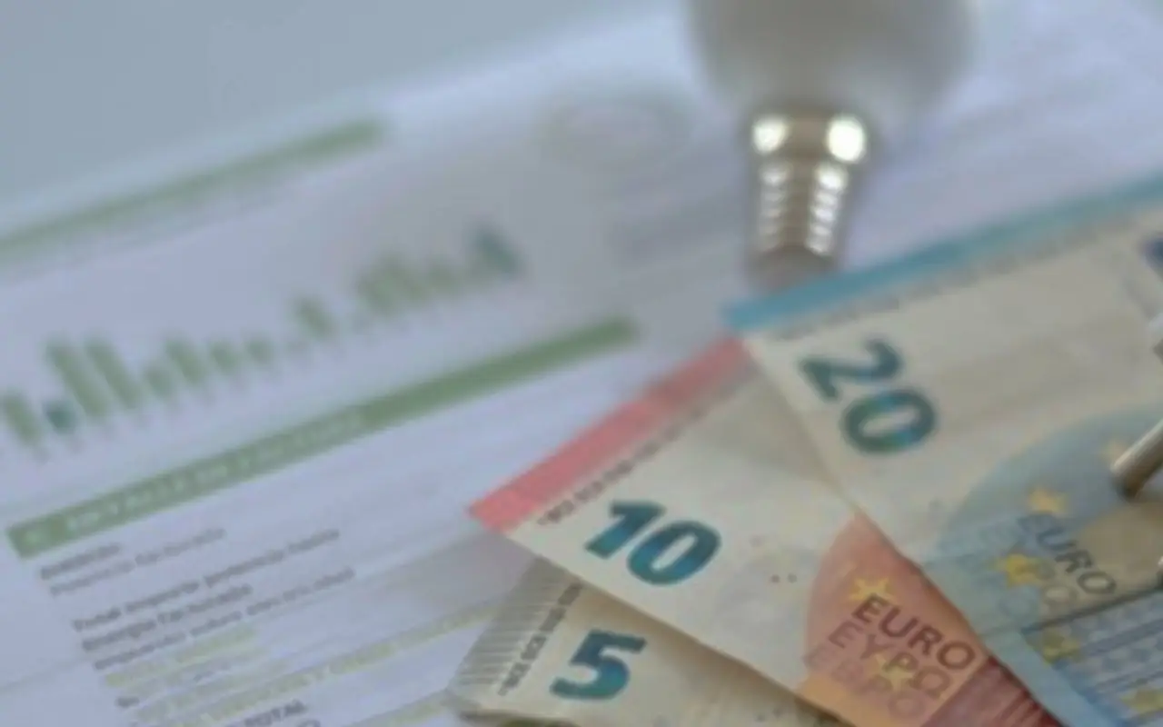 Ridurre i consumi energetici in estate con piccoli accorgimenti per la casa Ridurre i consumi energetici in estate con piccoli accorgimenti per la casa