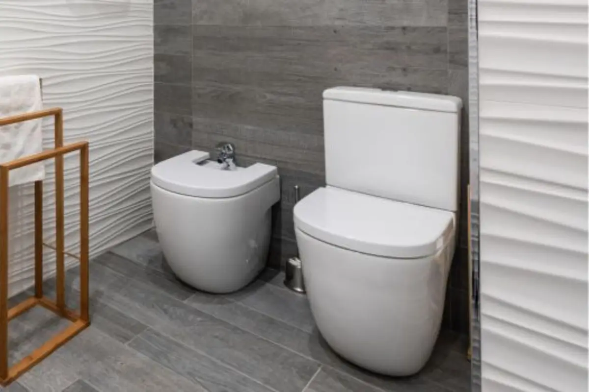 Hai un bagno piccolo? Questo trucco lo fa sembrare il doppio Hai un bagno piccolo? Questo trucco lo fa sembrare il doppio